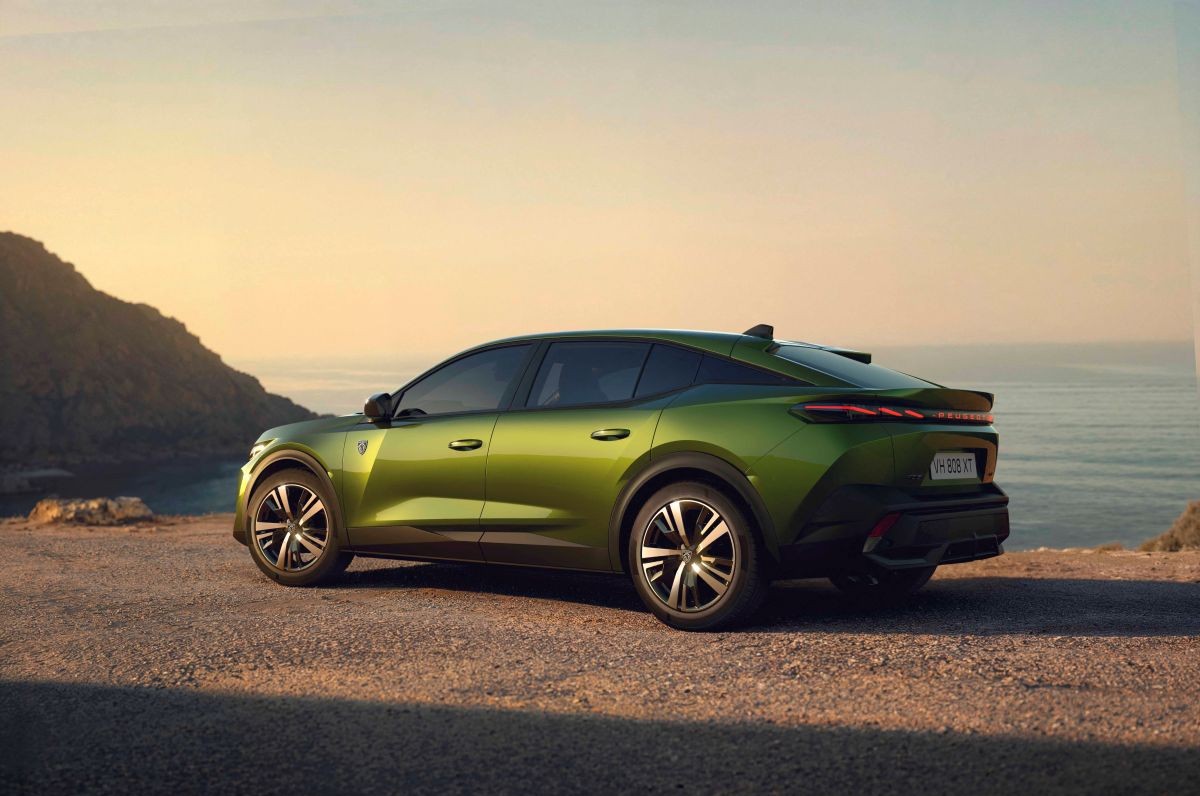Peugeot 408